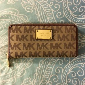 Michael Kors: Monogram zip Continental Wallet